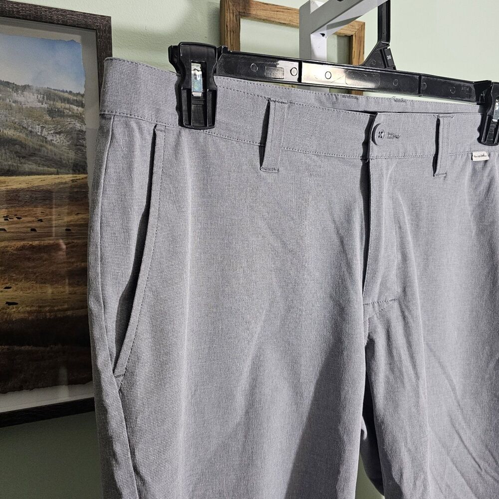 Travis Mathew Beck Golf Short 9"‎ Inseam Light Gray Mens 34 - Picture 3 of 6